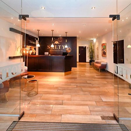 Strandhotel Salty Büsum Екстериор снимка