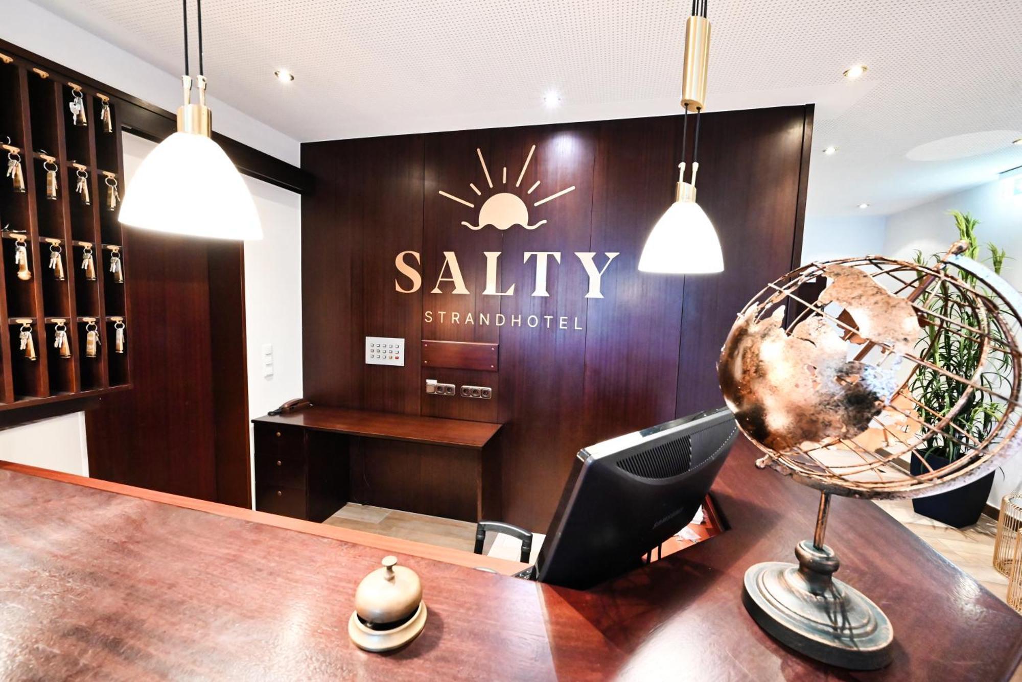 Strandhotel Salty Büsum Екстериор снимка